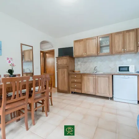 Albatros Apartmanhotel *