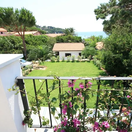 Albatros Aparthotel *